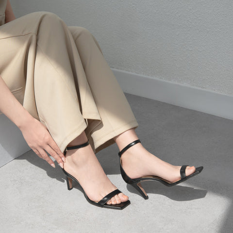 予約：2026SS：シンプル ストラップ サンダル（735）ブラック/mamian（マミアン）